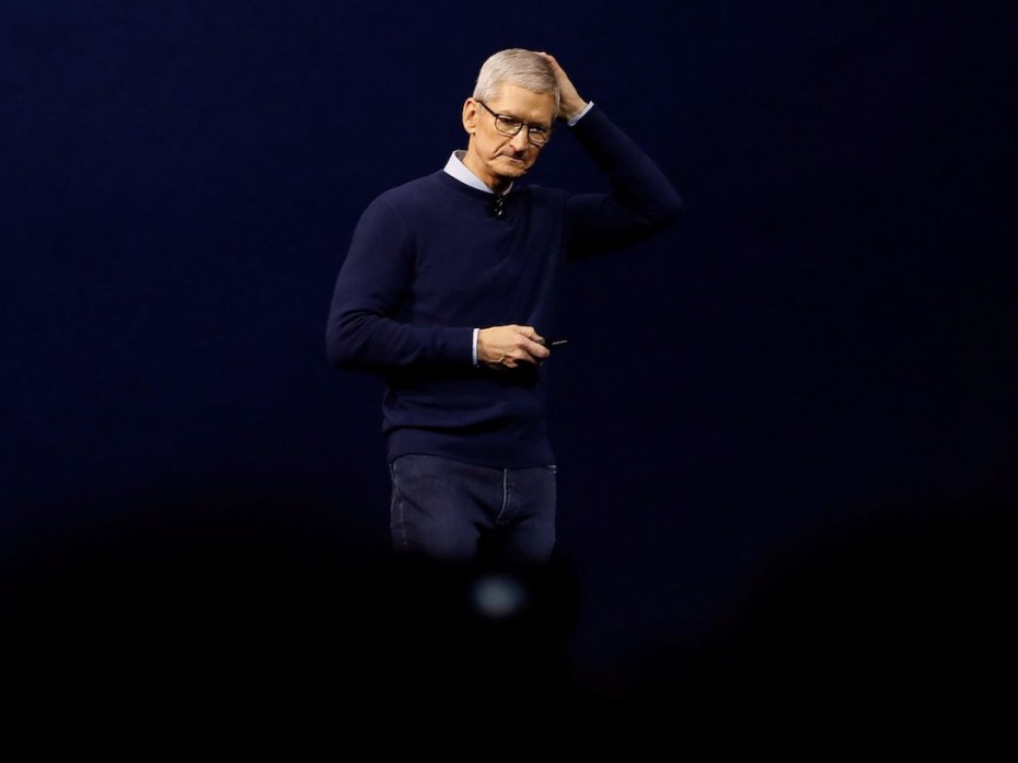 worried-tim-cook.jpg