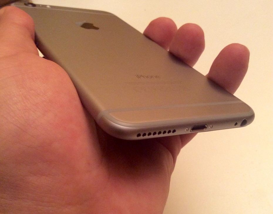 iPhone-6-Plus-in-hand-003.jpg