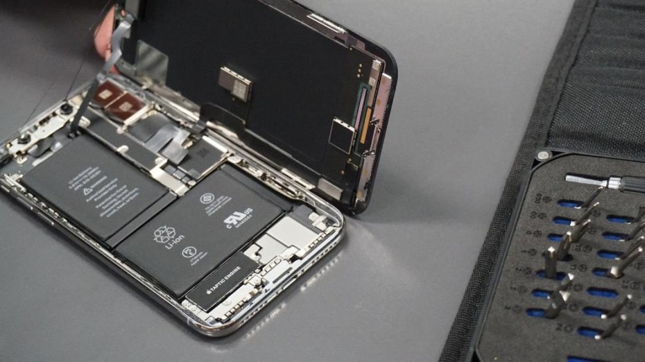 iphone-x-teardown-battery-motherboard_110317110708-jpg.jpeg