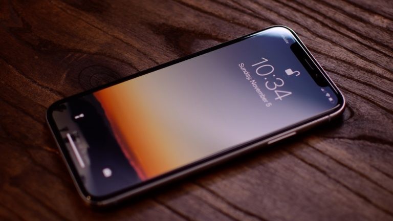 iPhone-X-Display-768x432.jpg