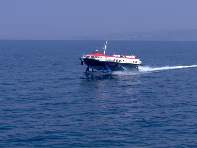 Πρόβλημα εν πλω για τους 86 επιβάτες στο «Flying Dolphin 18»