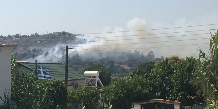 Προσήγαγαν μια 72χρονη για την πυρκαγιά στα Σπάτα