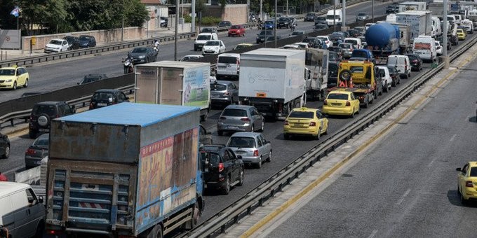 Αυξημένη η κίνηση στην Αττική λόγω της εξόδου για το τριήμερο