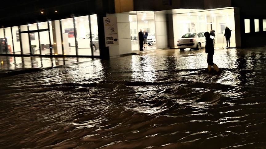 Τουλάχιστον 2 νεκροί από πλημμύρες στα νότια της Τουρκιάς