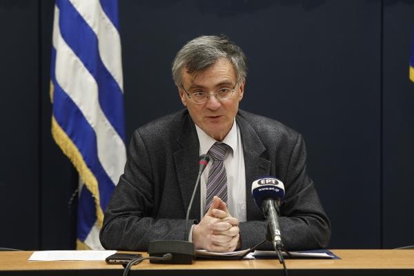 Τσιόδρας: 245 υγειονομικοί θετικοί στον κοροναϊό 