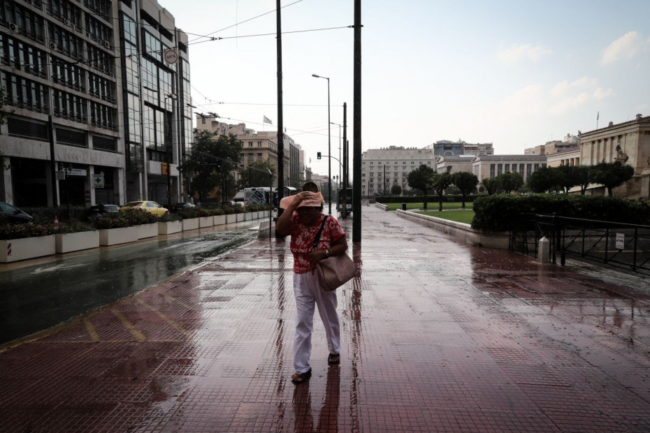 Εντείνεται η κακοκαιρία την Παρασκευή, με βροχές και καταιγίδες