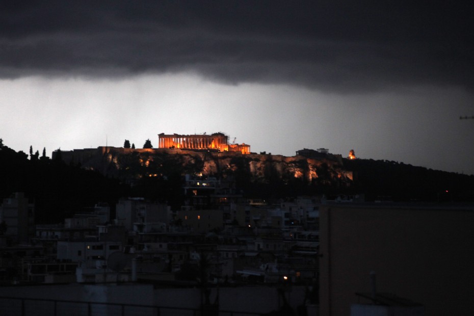 Βροχές στα ανατολικά, ηλιοφάνεια σε κεντρικά και νότια