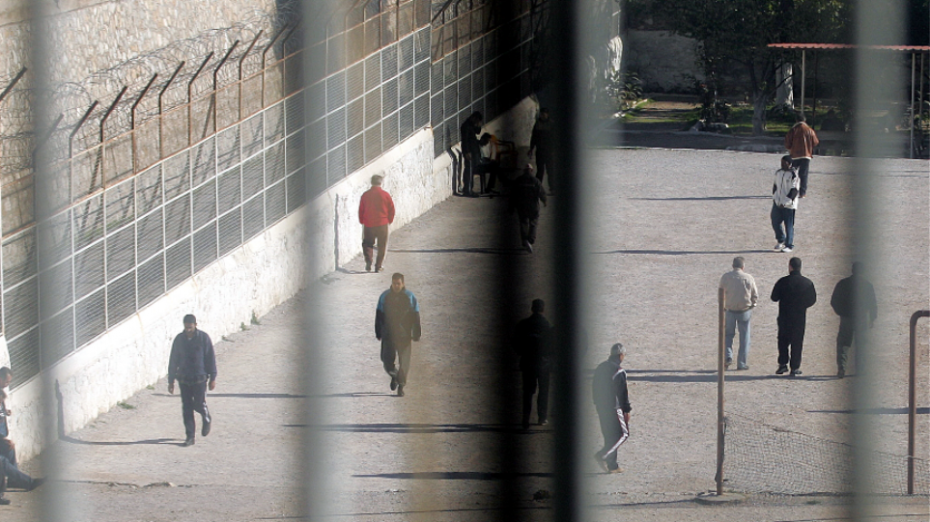 Ένας νεκρός και 108 κρούσματα κορονοϊού στις φυλακές Διαβατών