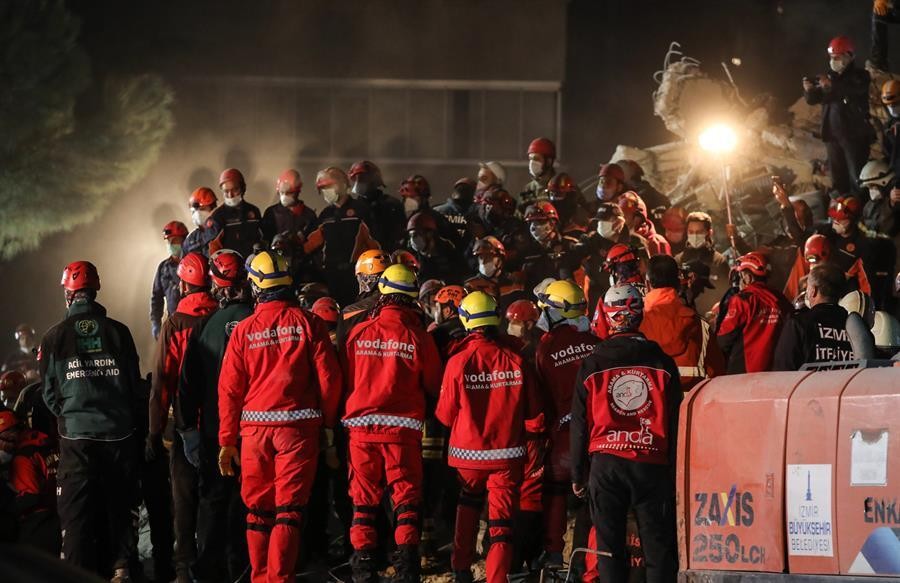 Στους 83 οι νεκροί από το σεισμό στη Σμύρνη της Τουρκίας