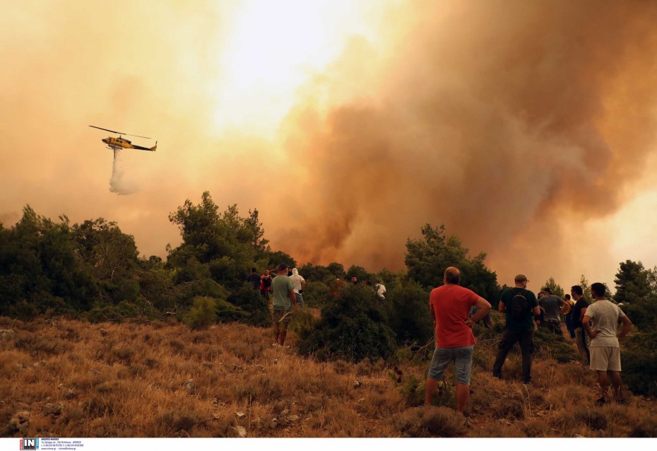 Δύσκολη νύχτα στα Βίλια: Εκκενώθηκαν πέντε οικισμοί - Κοντά σε Οινόη και Πανόραμα η μάχη