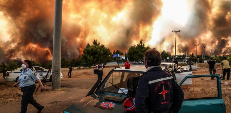 Νέα πύρινη εστία στην Πάρνηθα - Μάχη με τις αναζωπυρώσεις