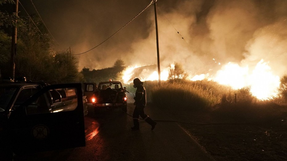 Στο έλεος της πύρινης λαίλαπας η Βόρεια Αττική