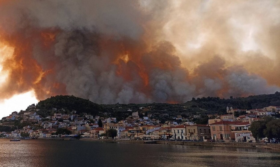 Εκκενώνεται το χωριό Ροβιές στην Εύβοια- Πλησιάζει η φωτιά