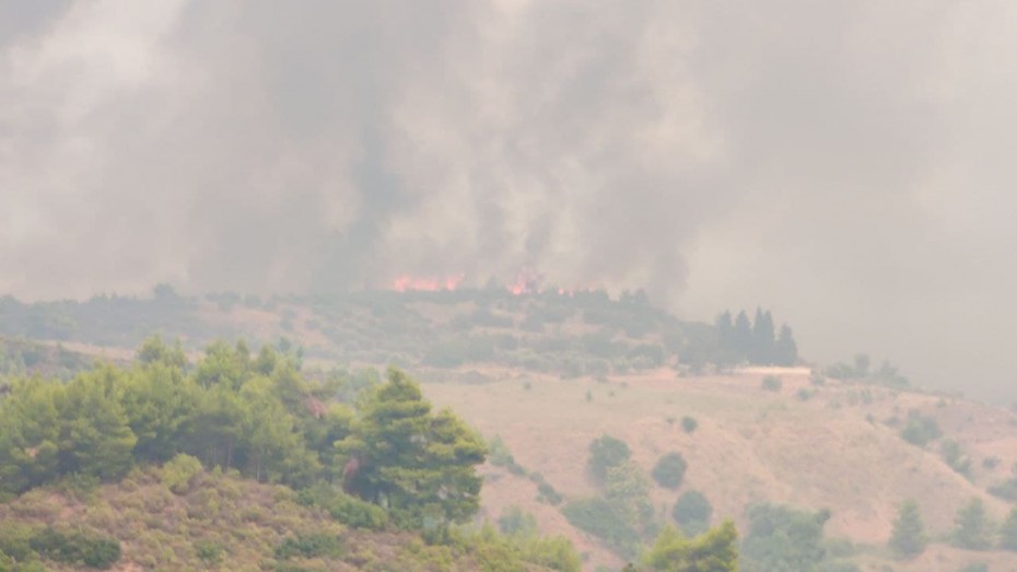 Εκκενώνονται δύο οικισμοί στον Άγιο Στέφανο