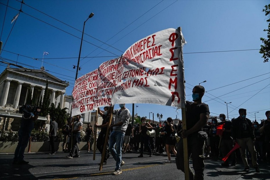 Φοιτητικό συλλαλητήριο στα Προπύλαια: Κλειστές Σταδίου - Πανεπιστημίου