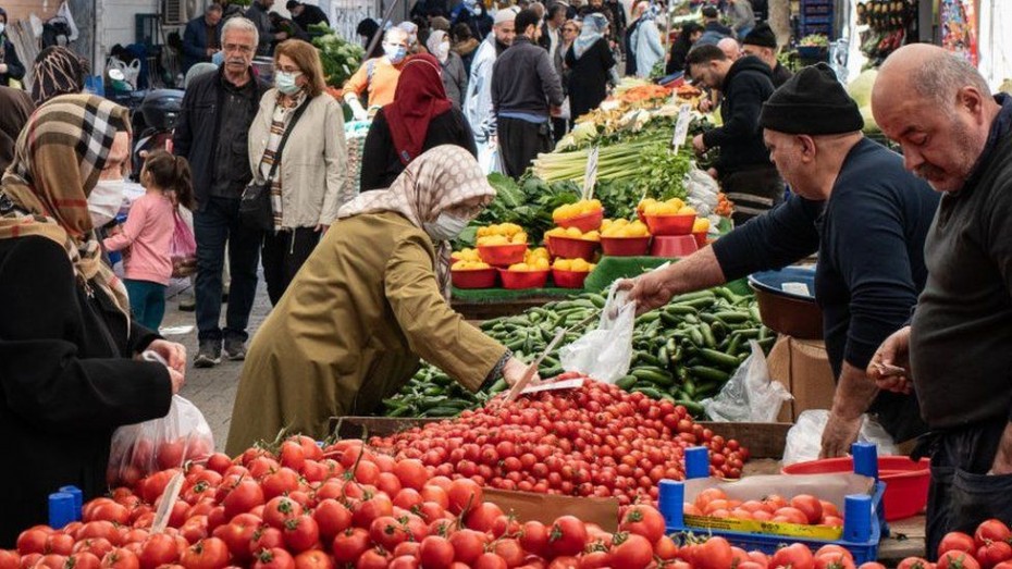 Σοκ στην Τουρκία από την εκτόξευση τιμών στα βασικά είδη