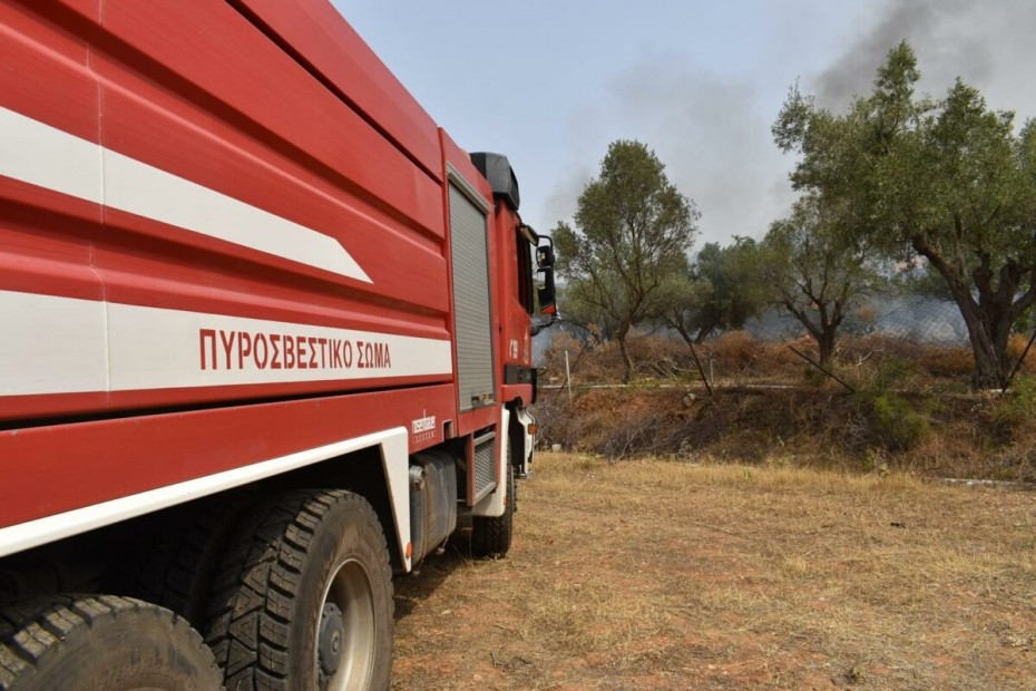 Υπό μερικό έλεγχο η πυρκαγιά στη Φυλή